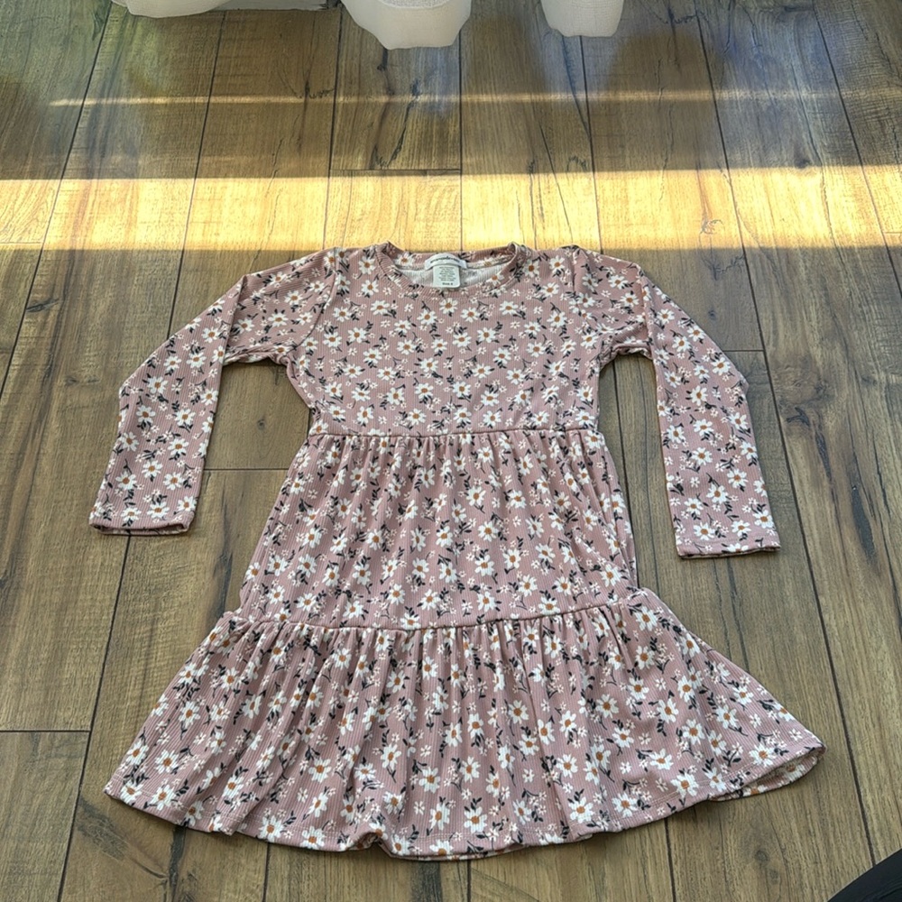 Super cute and soft floral ribbed kids size 4 long sleeve top